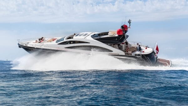 Sunseeker_Predator 84 Cruising