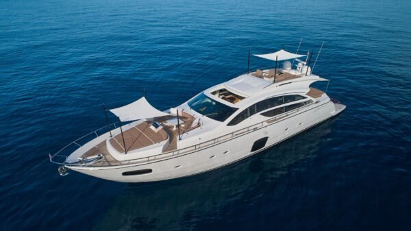 Pershing 82_ Cruising