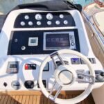 Sunseeker Manhattan 52_Flybridge pilot station