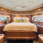 Sunseeker Predator 82_VIP cabin