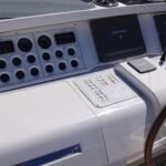 Sanlorenzo SL82_Flybridge helm station