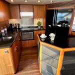 Sunseeker Manhattan 70_Galley