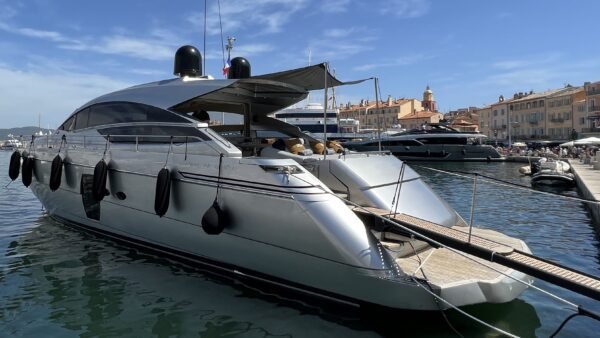 Pershing 64