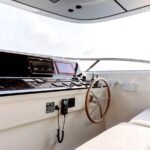 Sanlorenzo_SD90 Flybridge helm station