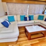 Ferretti 630_Main deck salon