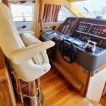 Ferretti 630_Helm station