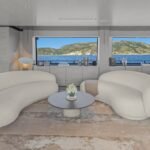 Custom Line Navetta 33_Main deck principal lounge