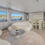 Custom Line Navetta 33_Main deck principal lounge