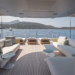 Custom Line Navetta 33_Sun deck