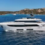 Custom Line Navetta 33_Cruising