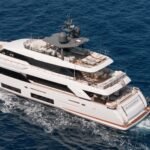 Custom Line Navetta 33_Cruising