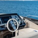 Riva Domino 88 Super_Helm station on the sportfly