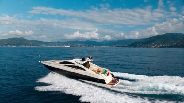 Sunseeker Predator 72_Cruising