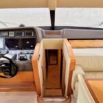 Ferretti 681_Helm station