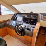 Ferretti 681_Helm station