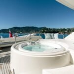 Ferretti 830_Flybridge Hot Tub