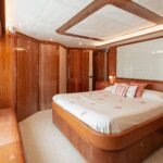 Ferretti 830_Master Cabin