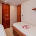 Ferretti 830_Port guest cabin