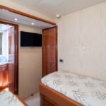 Ferretti 830_Starboard guest cabin