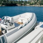 Ferretti 830_Flybridge tender details