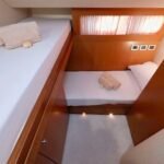 Ferretti 681_Starboard guest cabin