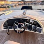 Sunseeker Predator 84_Flybridge helm station