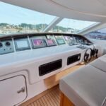 Overmarine Mangusta 72_Helm station