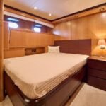 Overmarine Mangusta 72_Port guest cabin