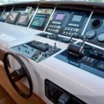 Overmarine Mangusta 72_Helm station