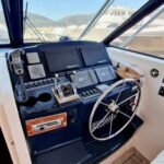 Tiara 42_Helm station