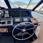 Tiara 42_Helm station