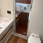 Azimut 78 Fly_Port side guest head