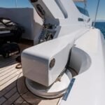 Admiral 28_Flybridge crane