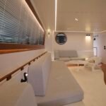 Falcon_ 80_Salon