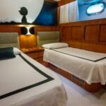 Admiral 28_Starboard side twin guest cabin