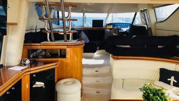 Sunseeker Manhattan 62_Main deck
