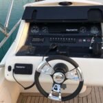 Sunseeker Manhattan 62_Flybridge helm station