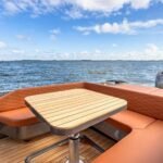 Capelli Stradivari 43_Cockpit lounge area