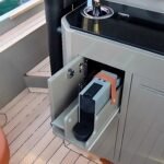 Capelli Stradivari 43_Cockpit wet-bar Nespresso