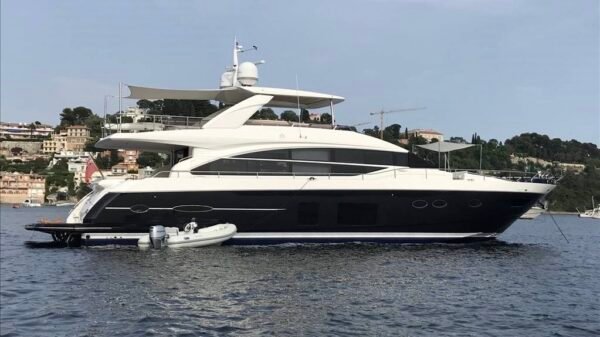Princess Yachts 82 (2014)
