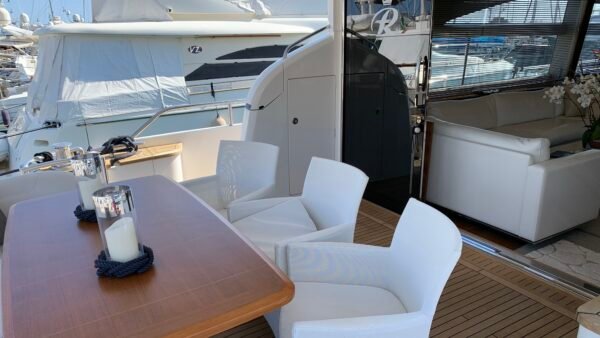 Princess Yachts 82 (2014)